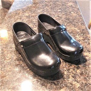 Dansko Professional 406020202 Womens Slip On Clogs